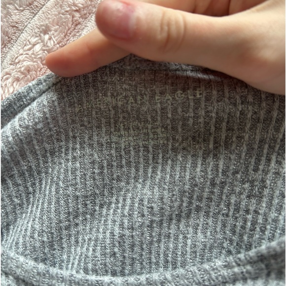 American Eagle gray ruffled crop top - Picture 2 of 3